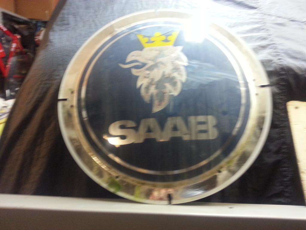 Insegna Saab rotonda . 